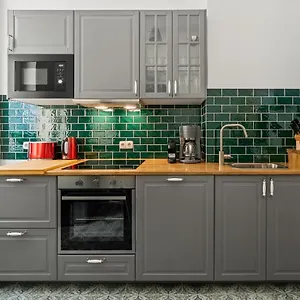 The Tieckstr Loft For Up To 7 People With 2 Bathrooms Apartment