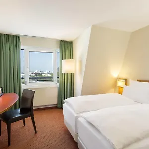 Nh Ost Hotell