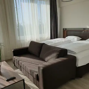 Апарт-отель Motel Plus Schoenefeld, Шёнефельд